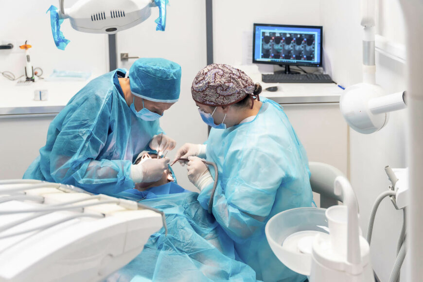 what-is-a-maxillofacial-surgeon-870x580
